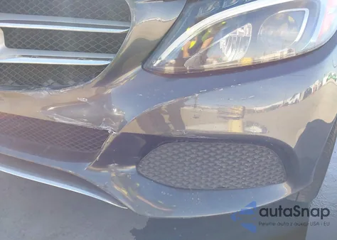 2016 Mercedes-Benz C 300 z USA, uszkodzony, nr VIN 55SWF4JB8GU142249